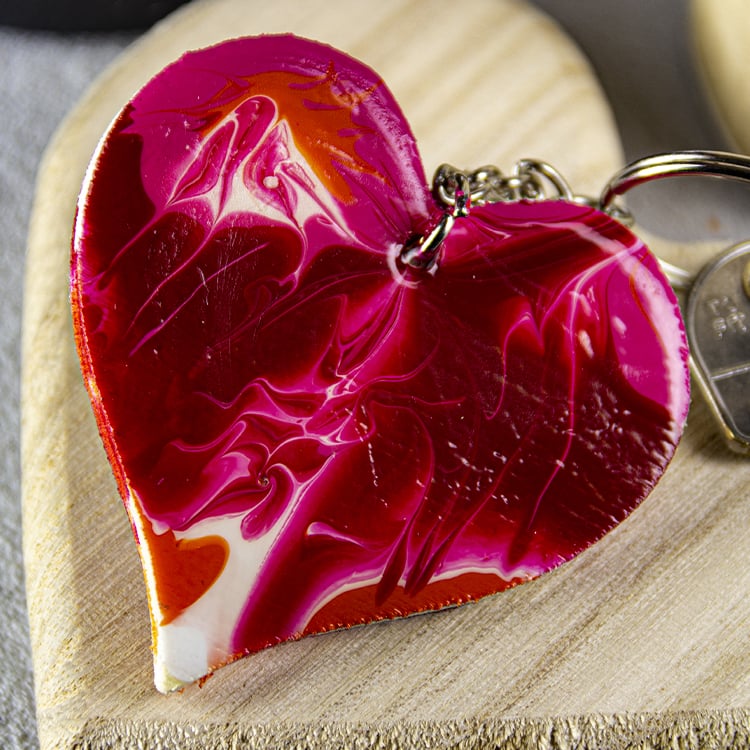 ¡Un bonito llavero con forma de corazón para hacer tú mismo!