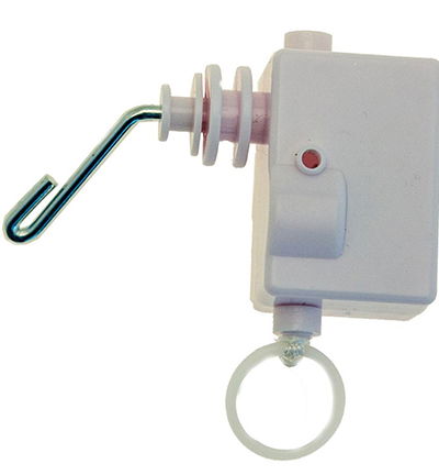 Carillon with string white retractable mechanism